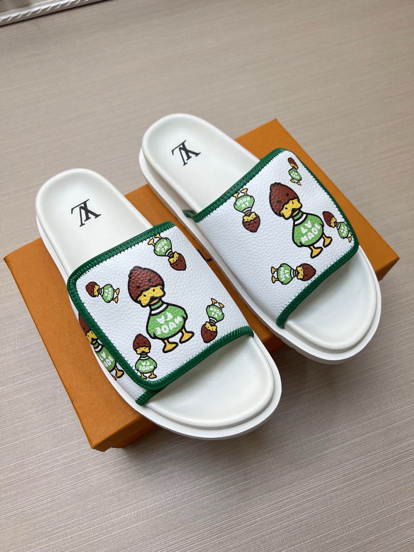 5WE248ZDE Stylish Slippers