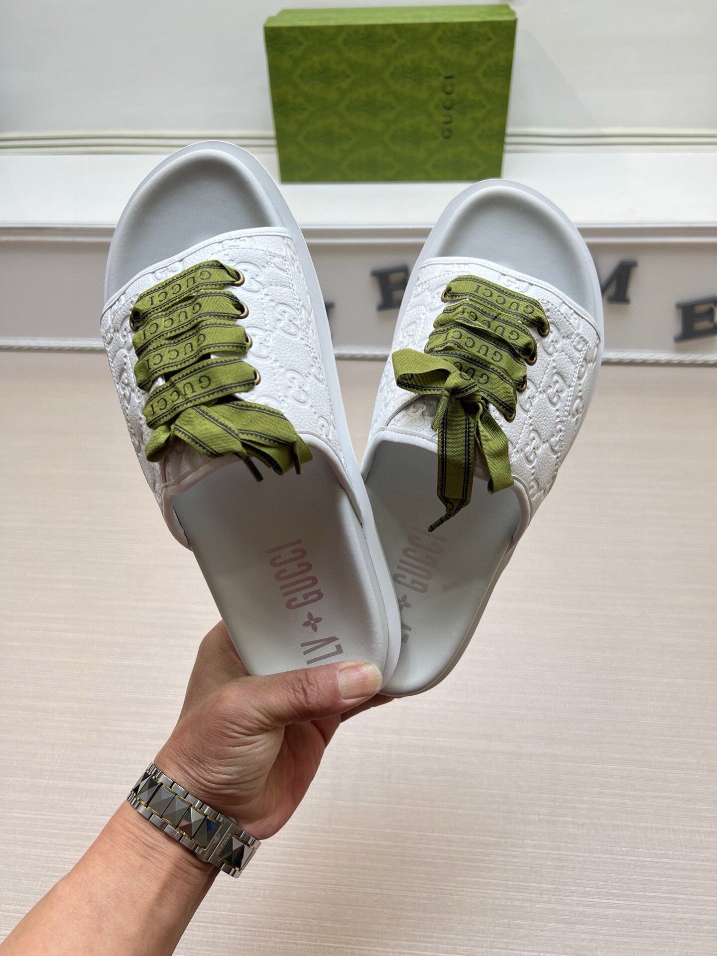 54B16ZDE Stylish slippers