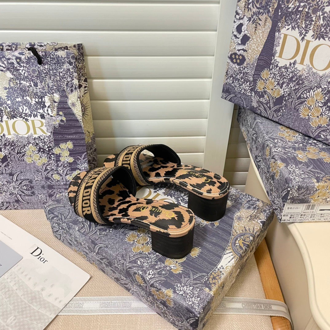 14D64ZDE Stylish sandals