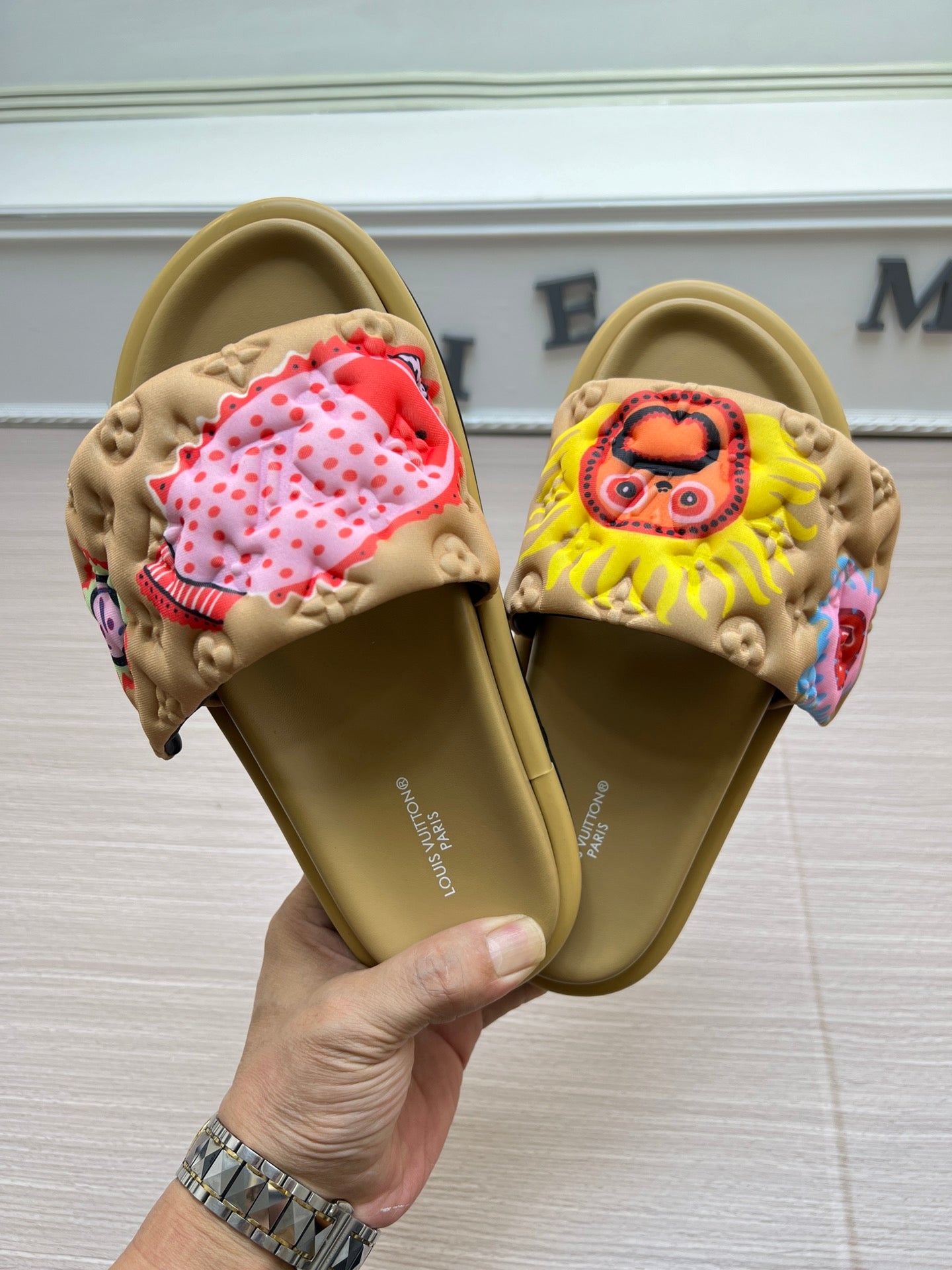 5YE154ZDE Stylish Slippers