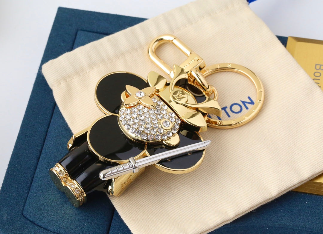 14E66ADE Stylish key closure