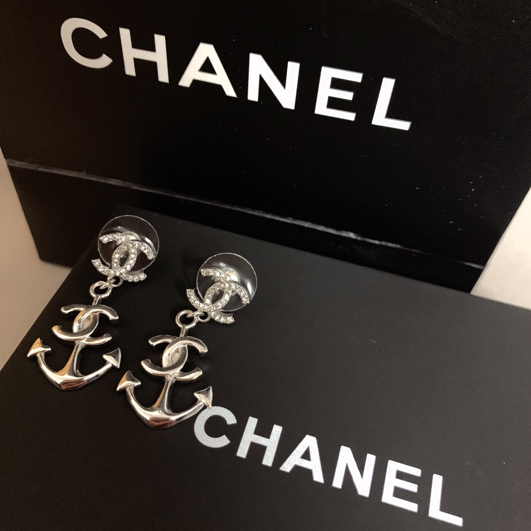 14C86EDE Stylish Earrings