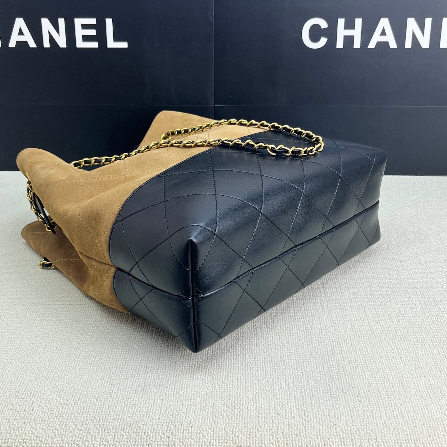 175RC1BDE Stylish leather bag