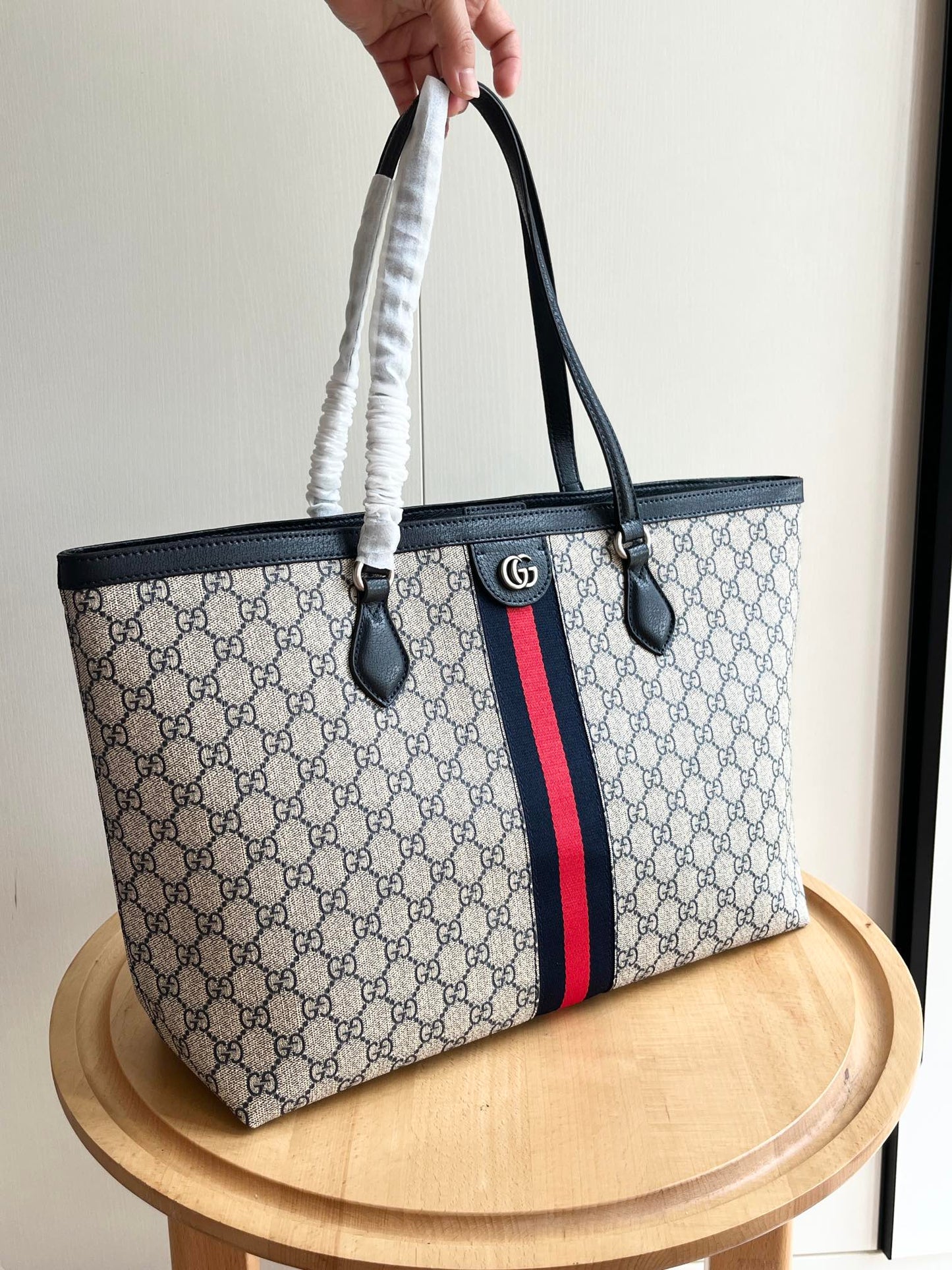 15RB34BDE Stylish leather bag