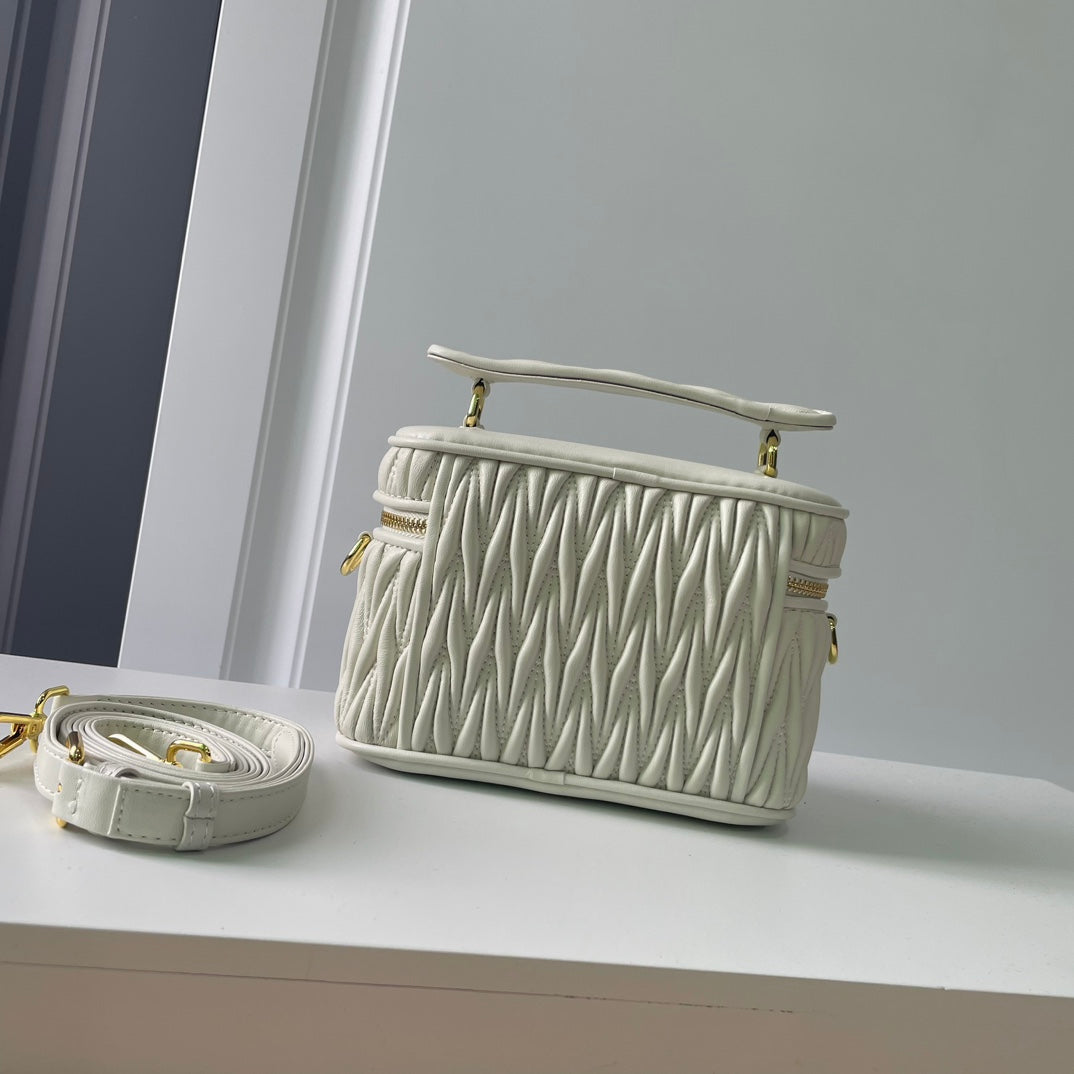 15RA102BDE Stylish leather bag