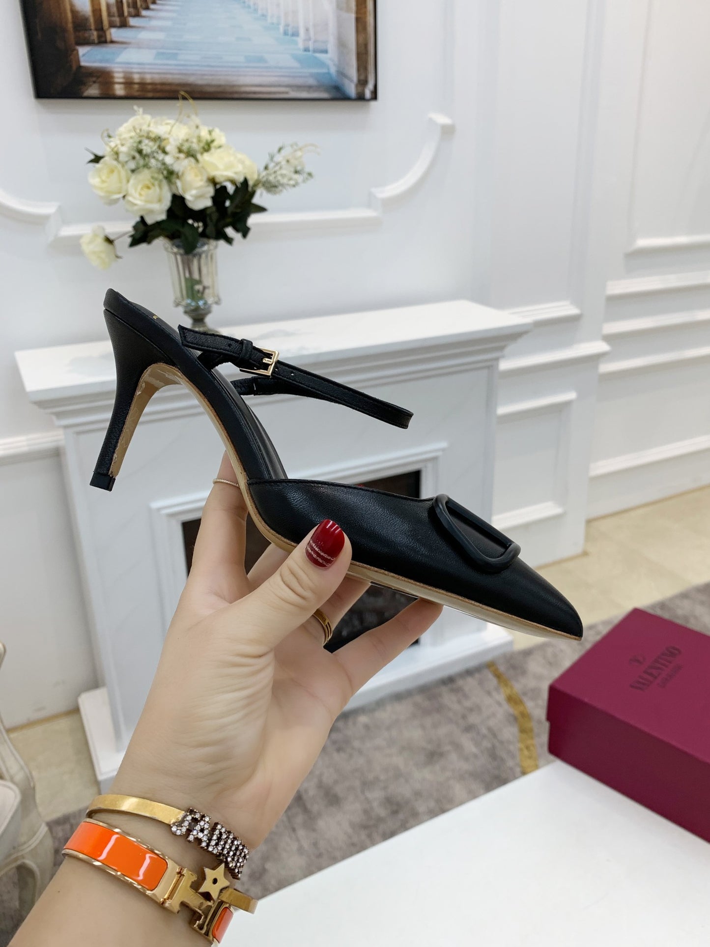 2YVL28ZDE Stylish leather  High heels