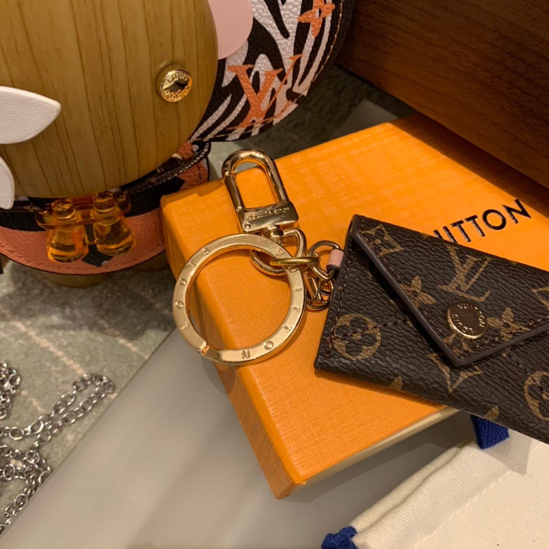 1E5ADE Stylish Keychains