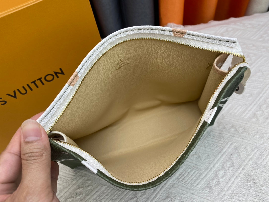1XE390BDE Stylish leather bag