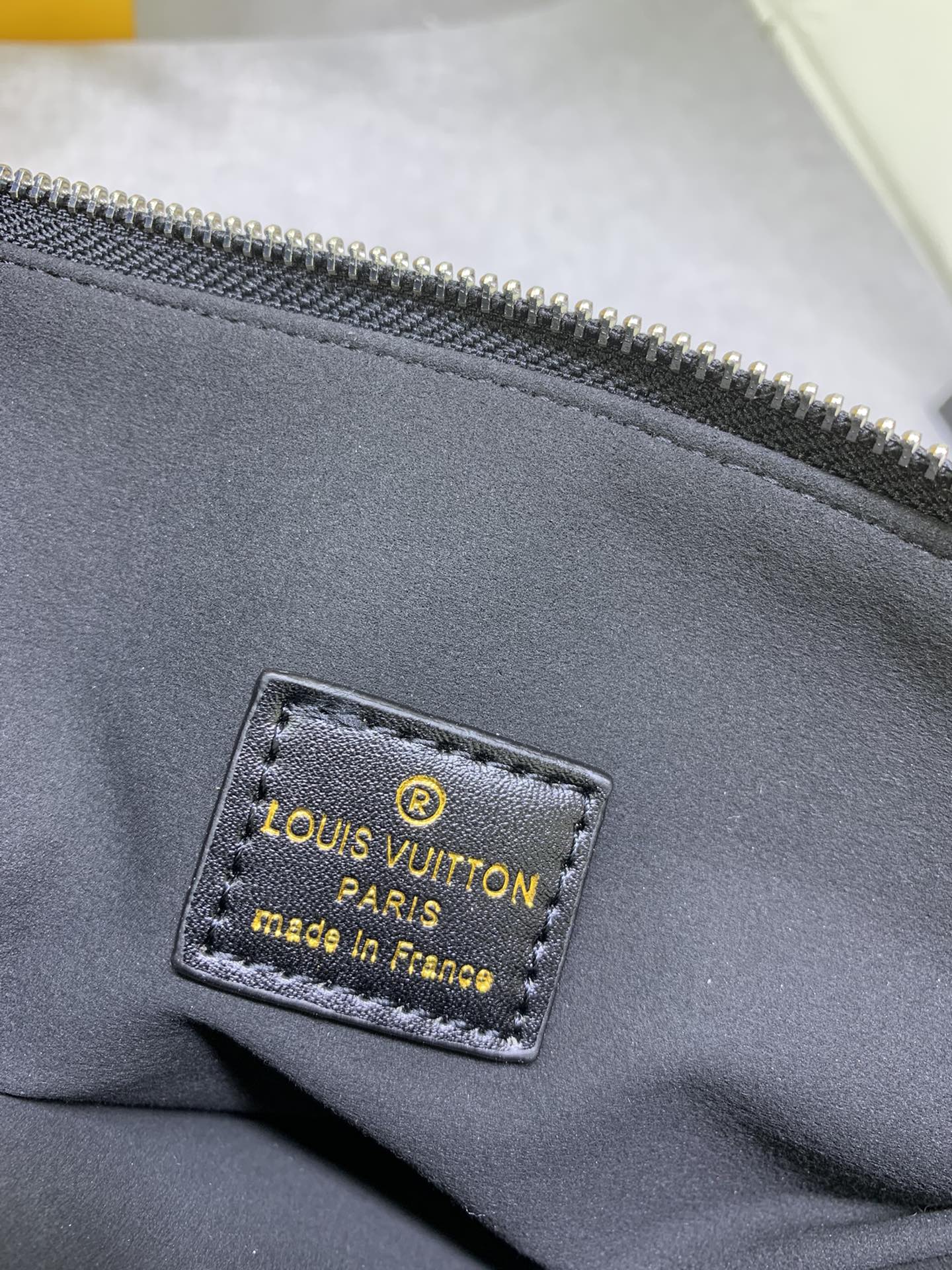 2XE39BDE Stylish leather bag 