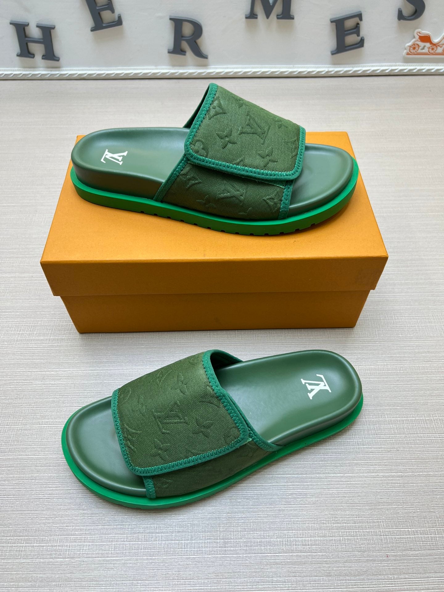 54E14ZDE Stylish slippers
