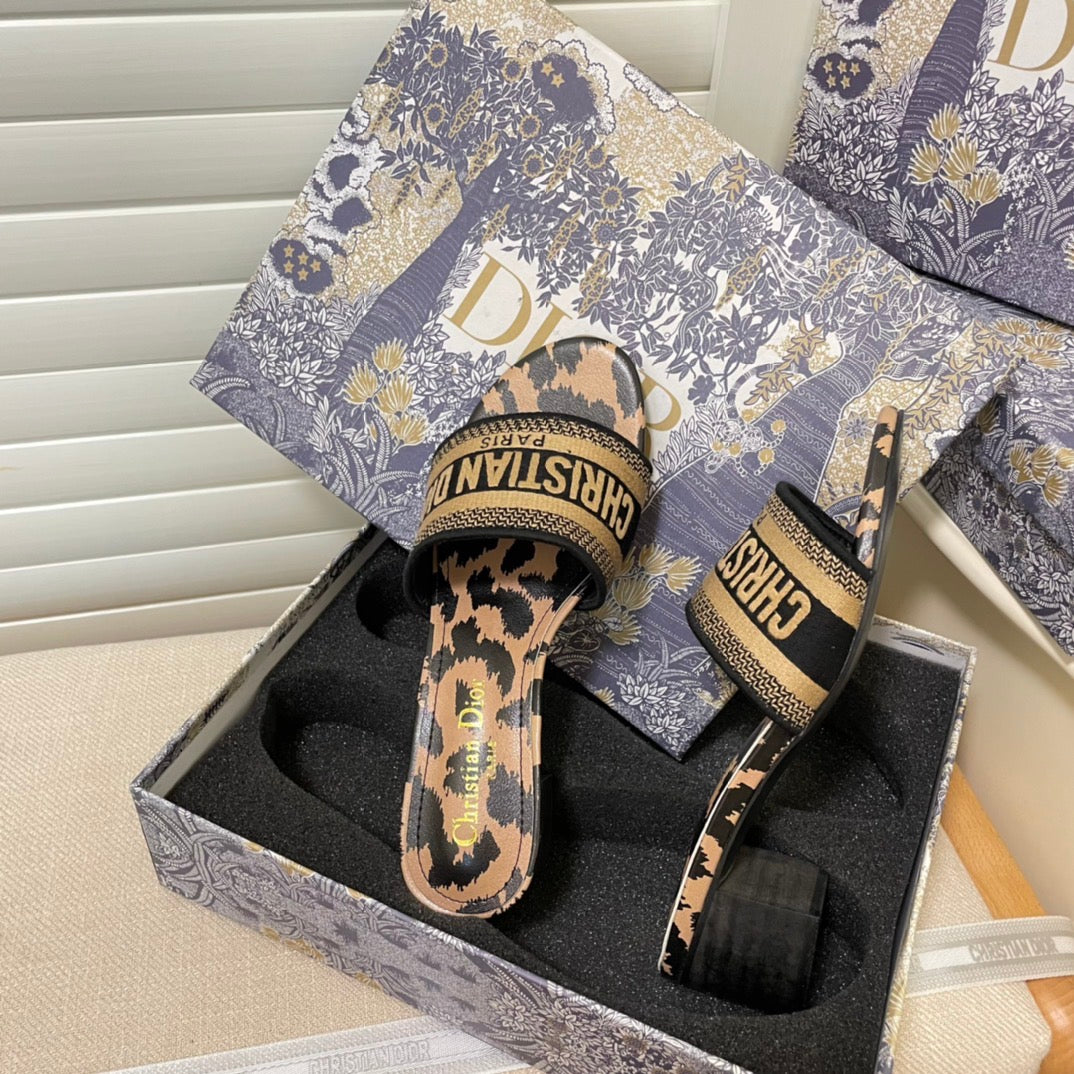 14D64ZDE Stylish sandals