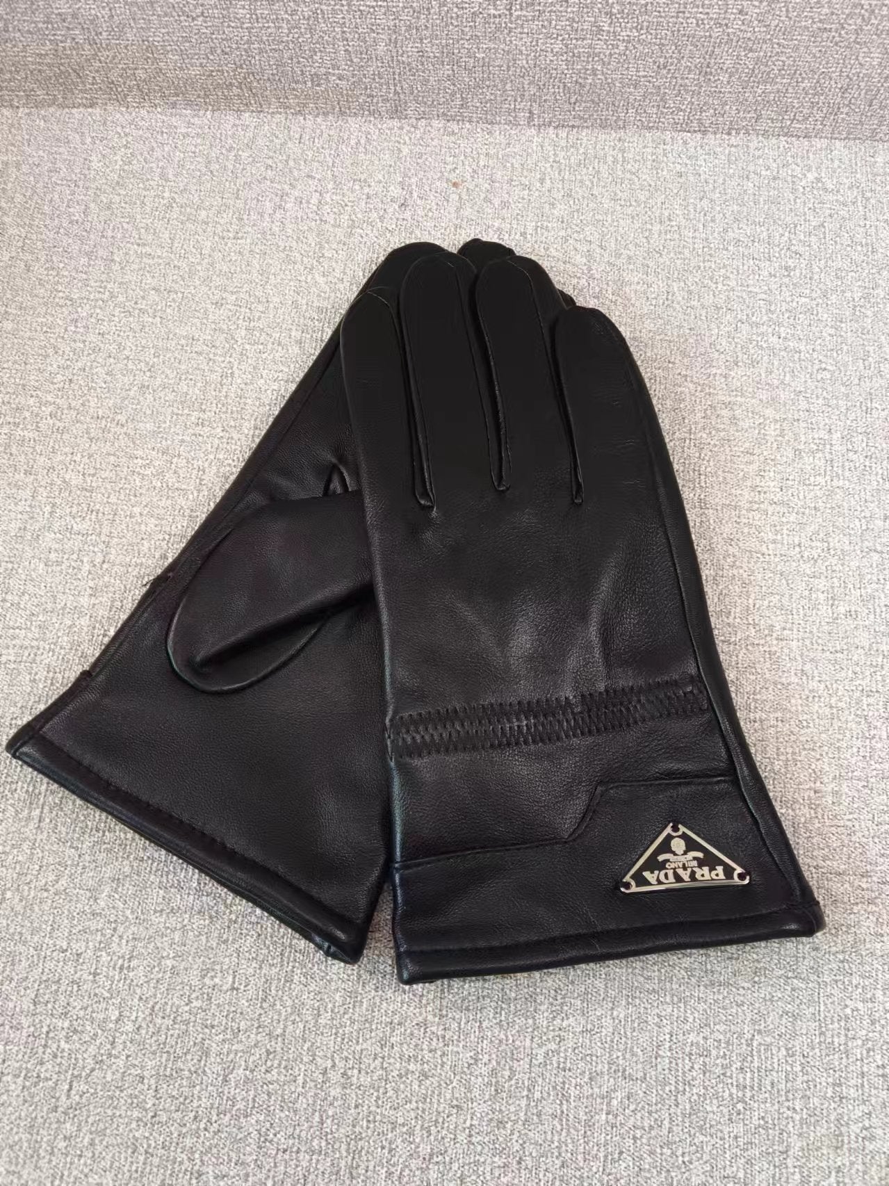 24PD110SDE Stylish  gloves