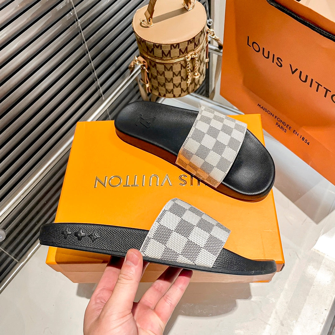 14E195ZDE Stylish Slippers