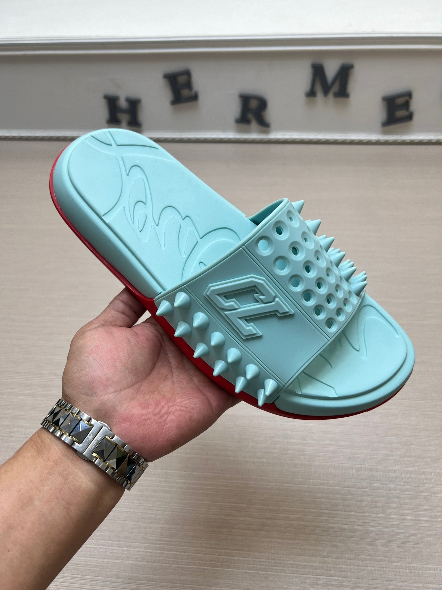 54A18ZDE Stylish slippers
