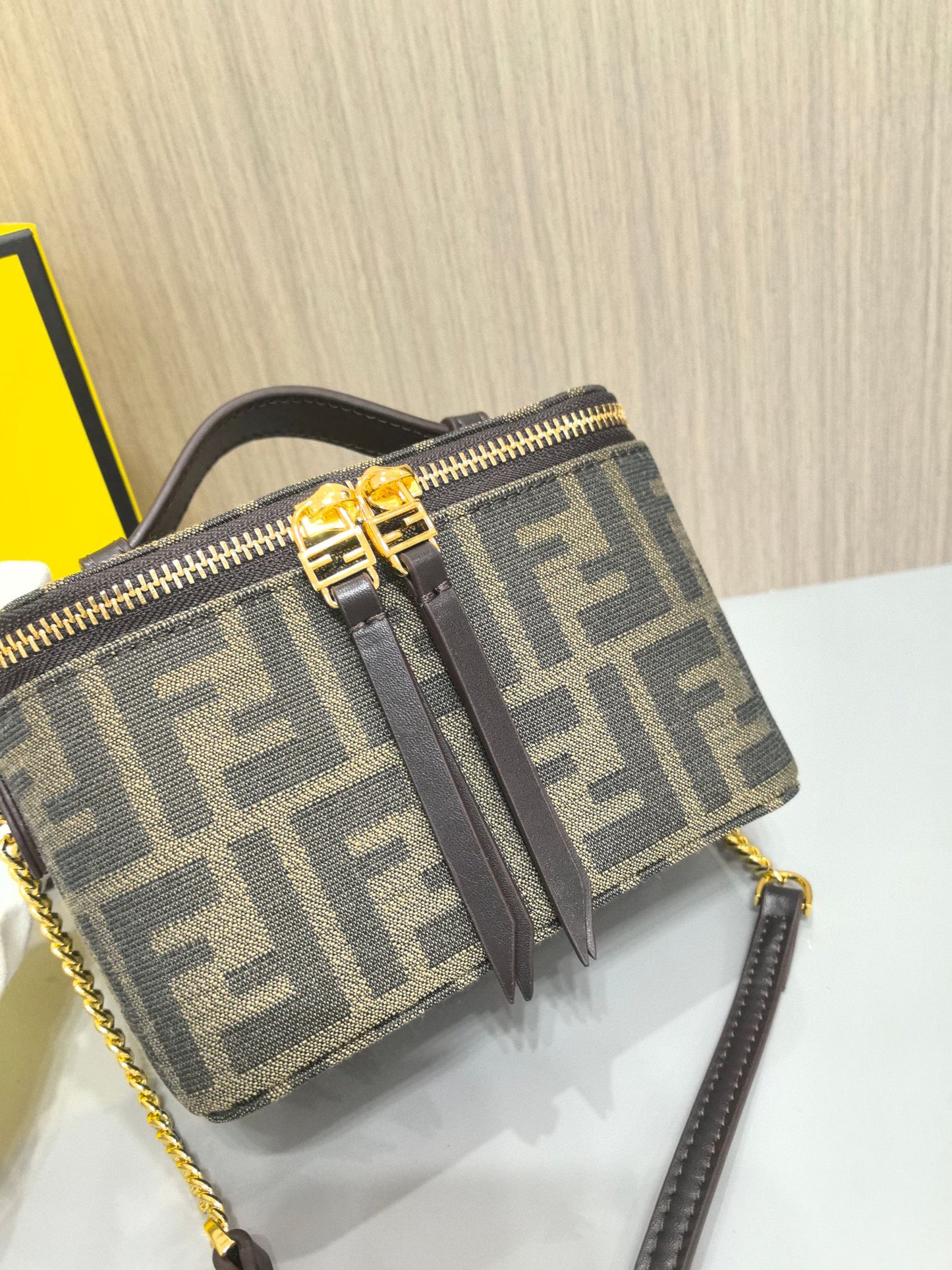 15RF59BDE Stylish leather bag