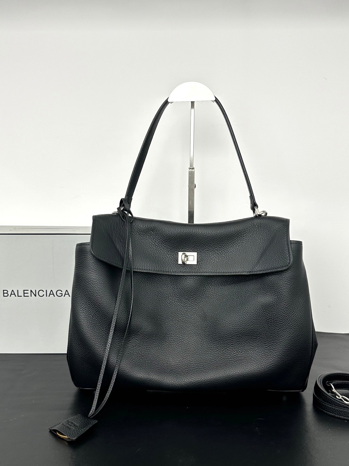 15XJ4BDE Stylish leather bag
