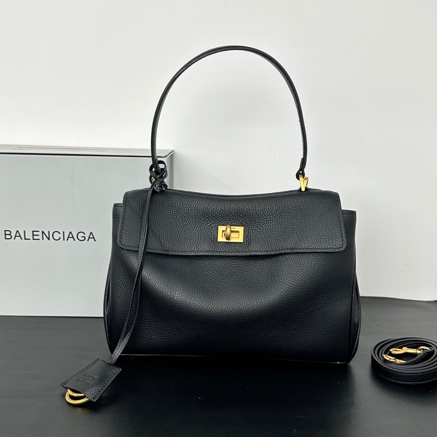 15XJ4BDE Stylish leather bag