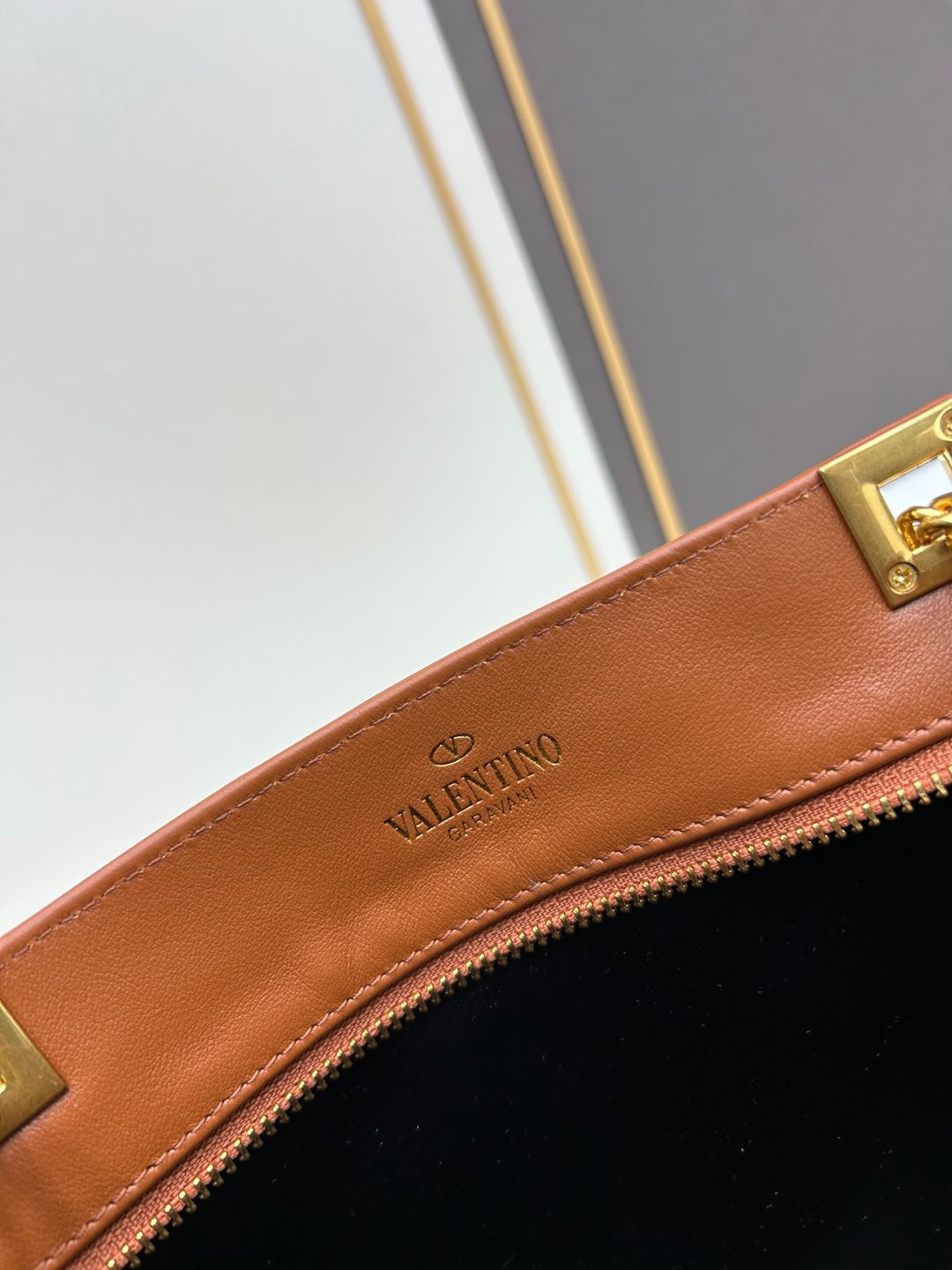 2WVL47BDE Stylish leather bag