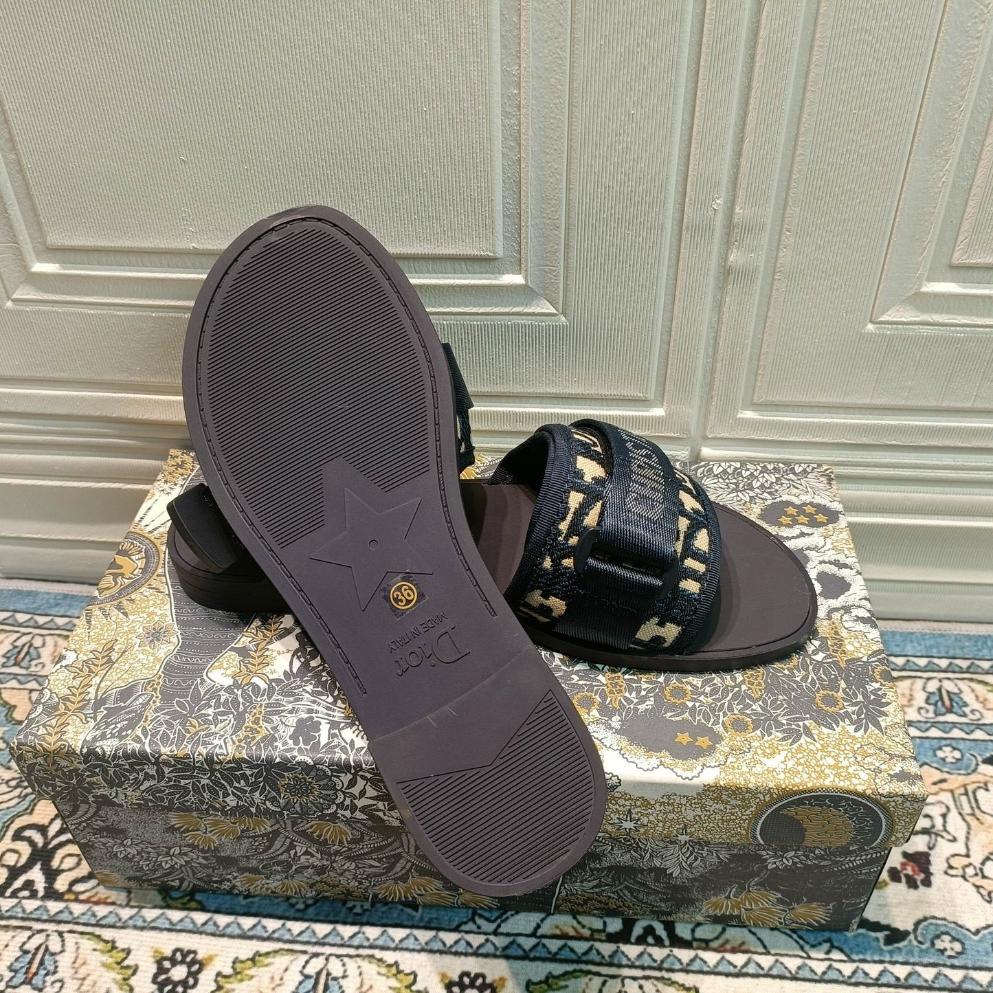 14D20ZDE Stylish Slippers