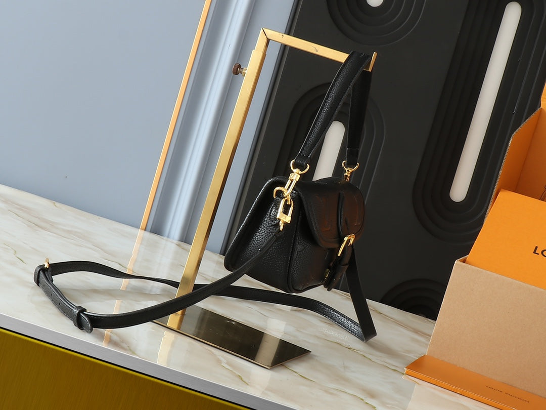 15XE3BDE Stylish leather bag