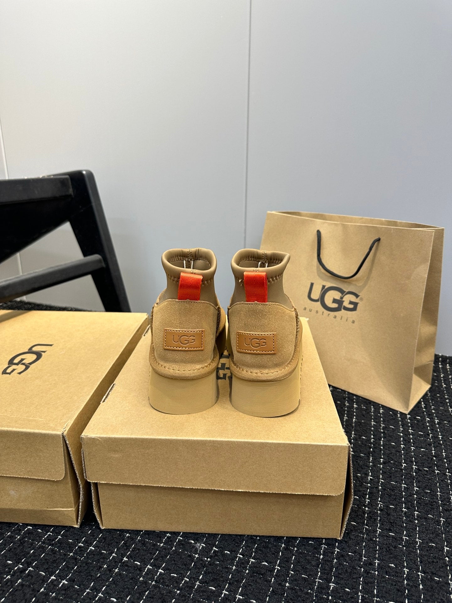 1LU8ZDE Stylish snow boots