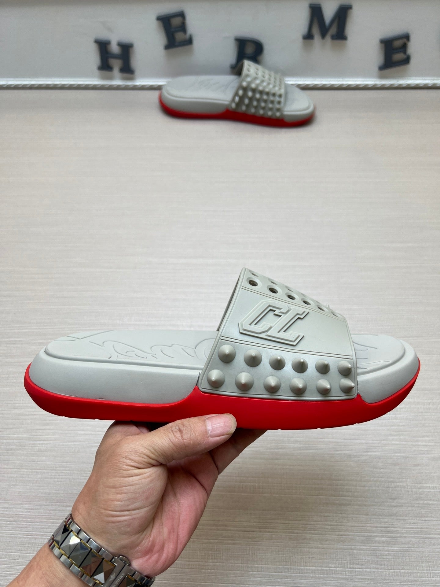 54A18ZDE Stylish slippers