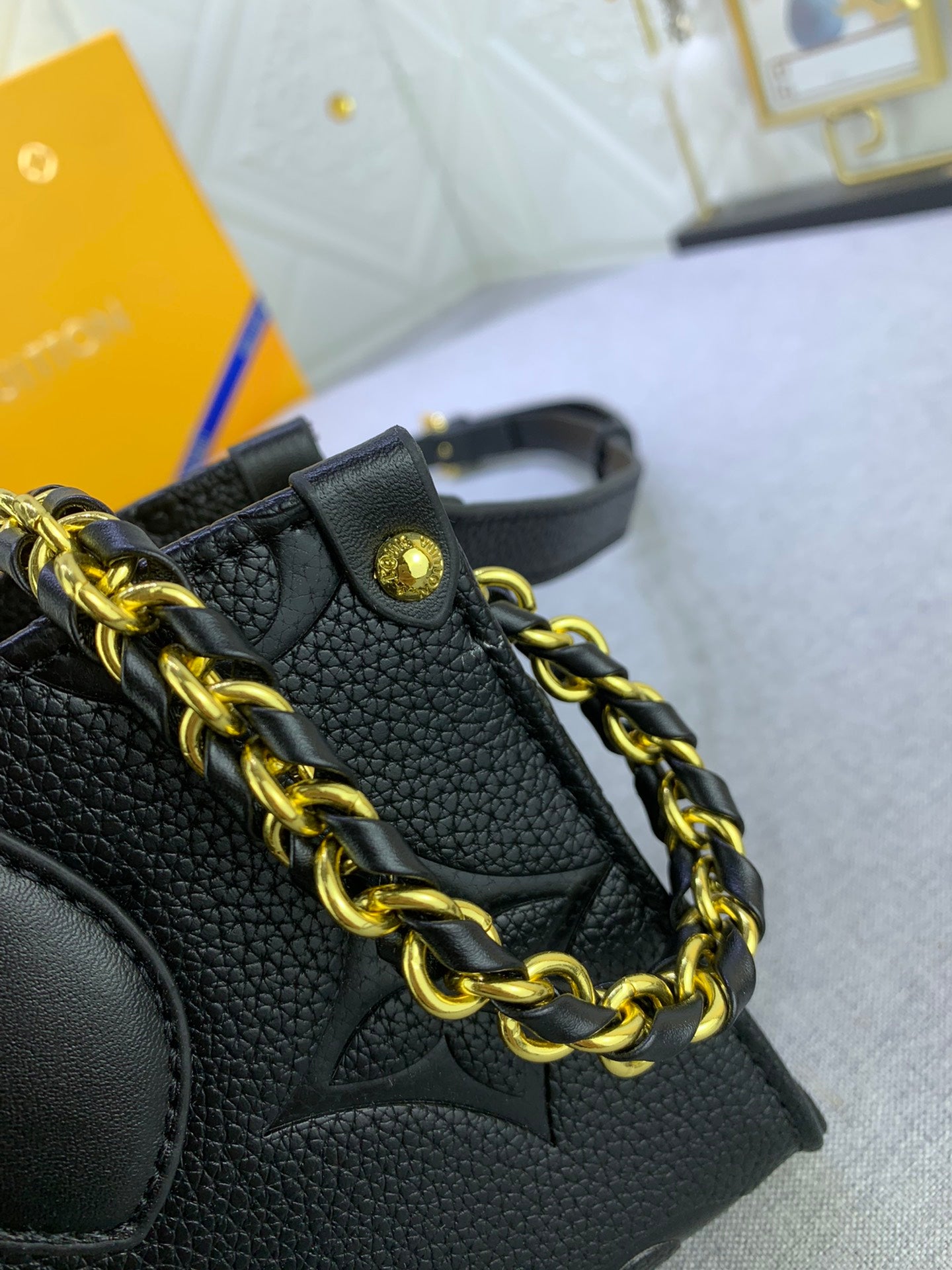 2XE320BDE Stylish leather bag 