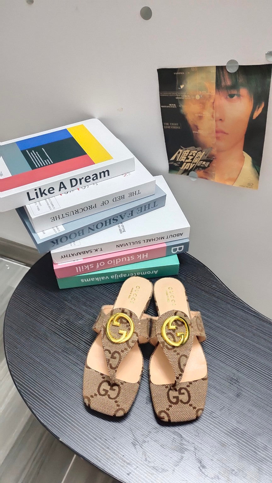 14B99ZDE Stylish slippers