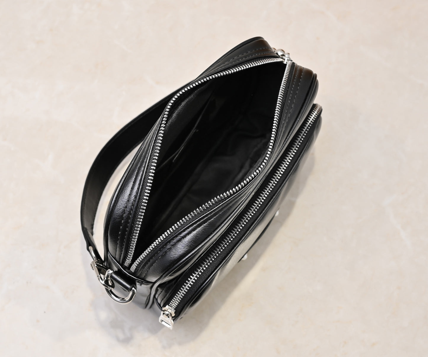 2WE7BDE Stylish leather bag