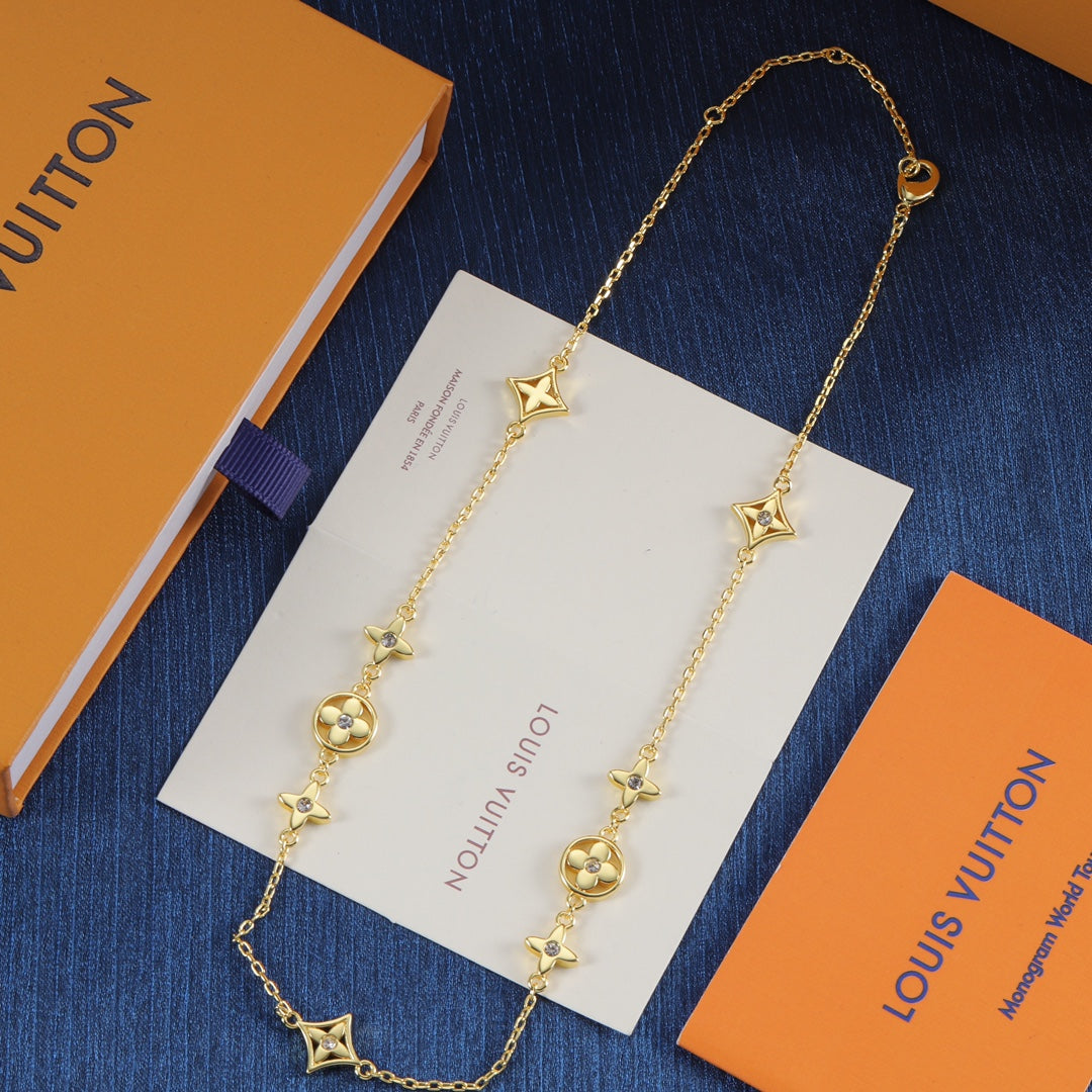 175RE31XDE Stylish  Necklaces .