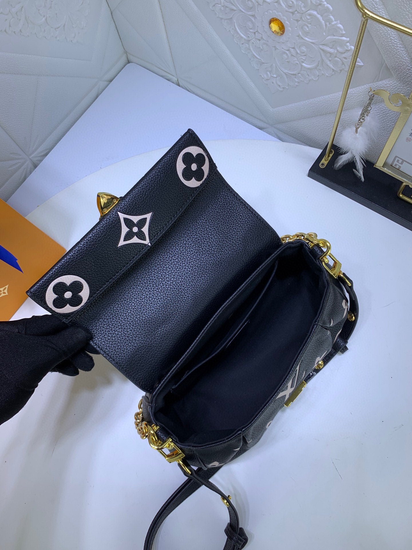 2XR363BDE Stylish leather bag 