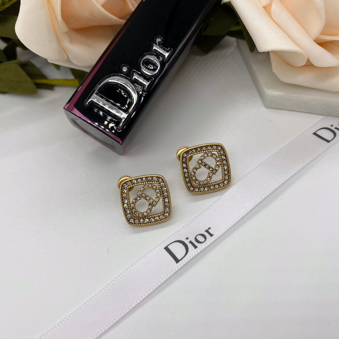 1YD144EDE Stylish Earrings