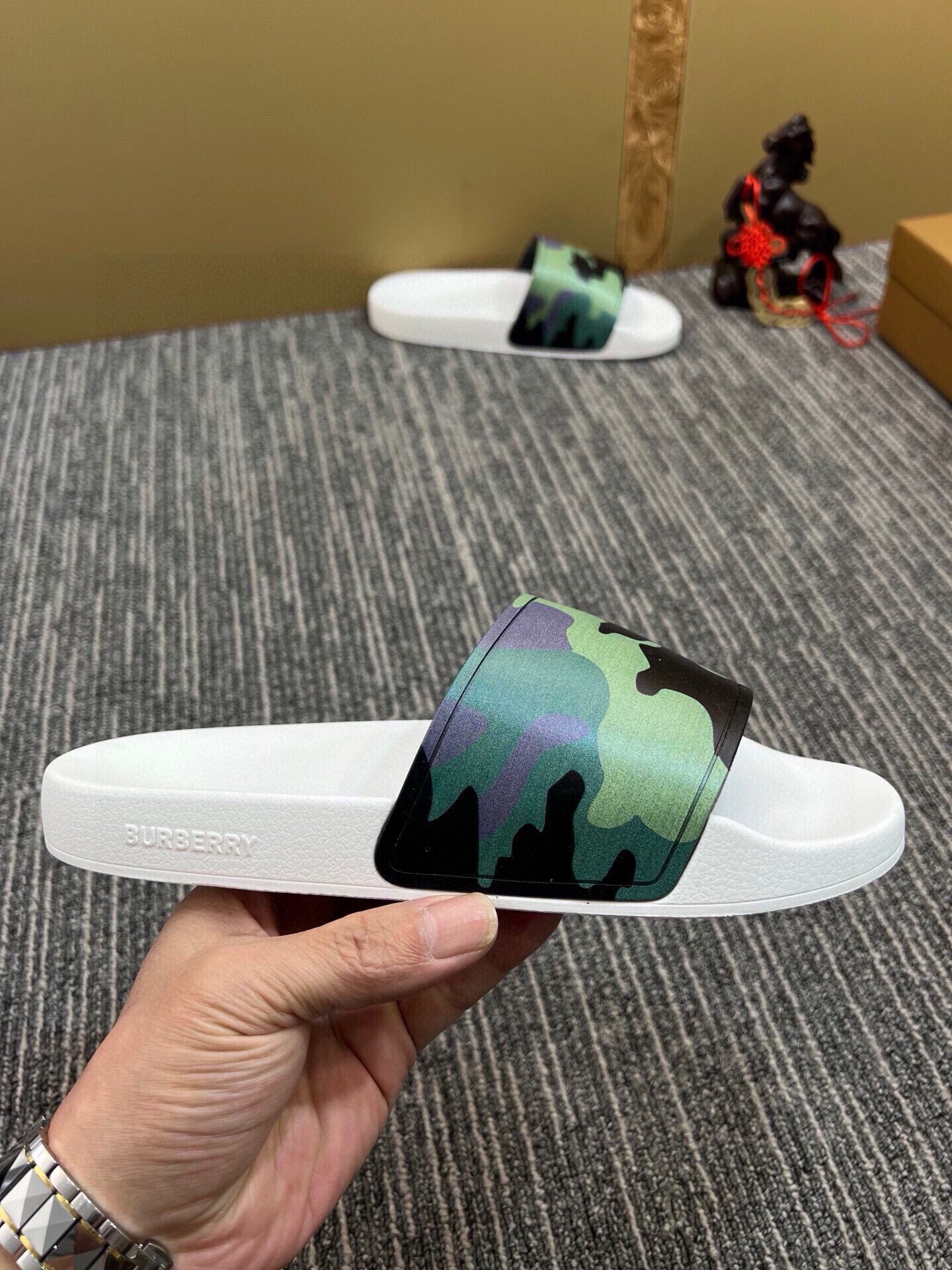 535ZR261ZDE Stylish Slippers