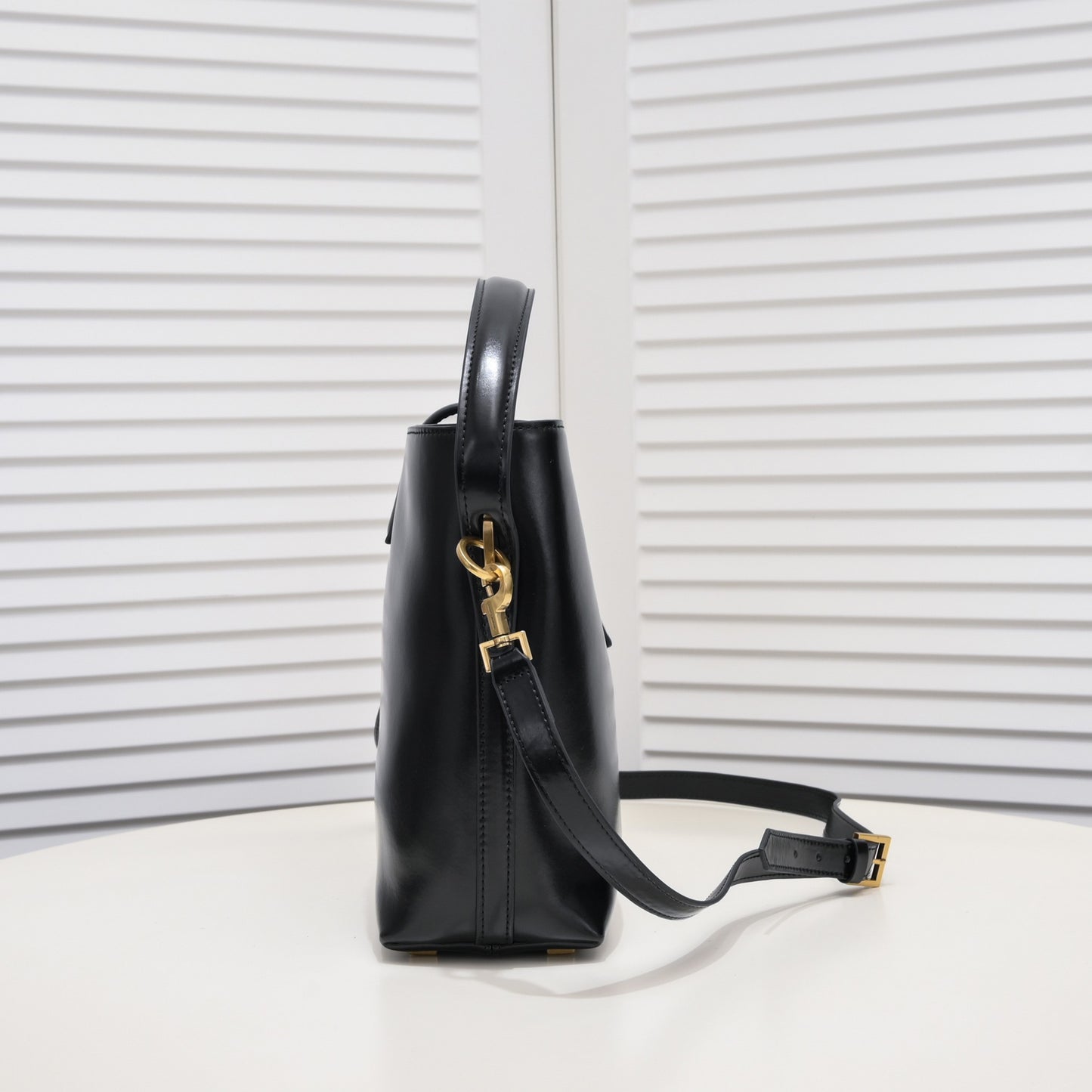 1XSL111BDE Stylish leather bag 