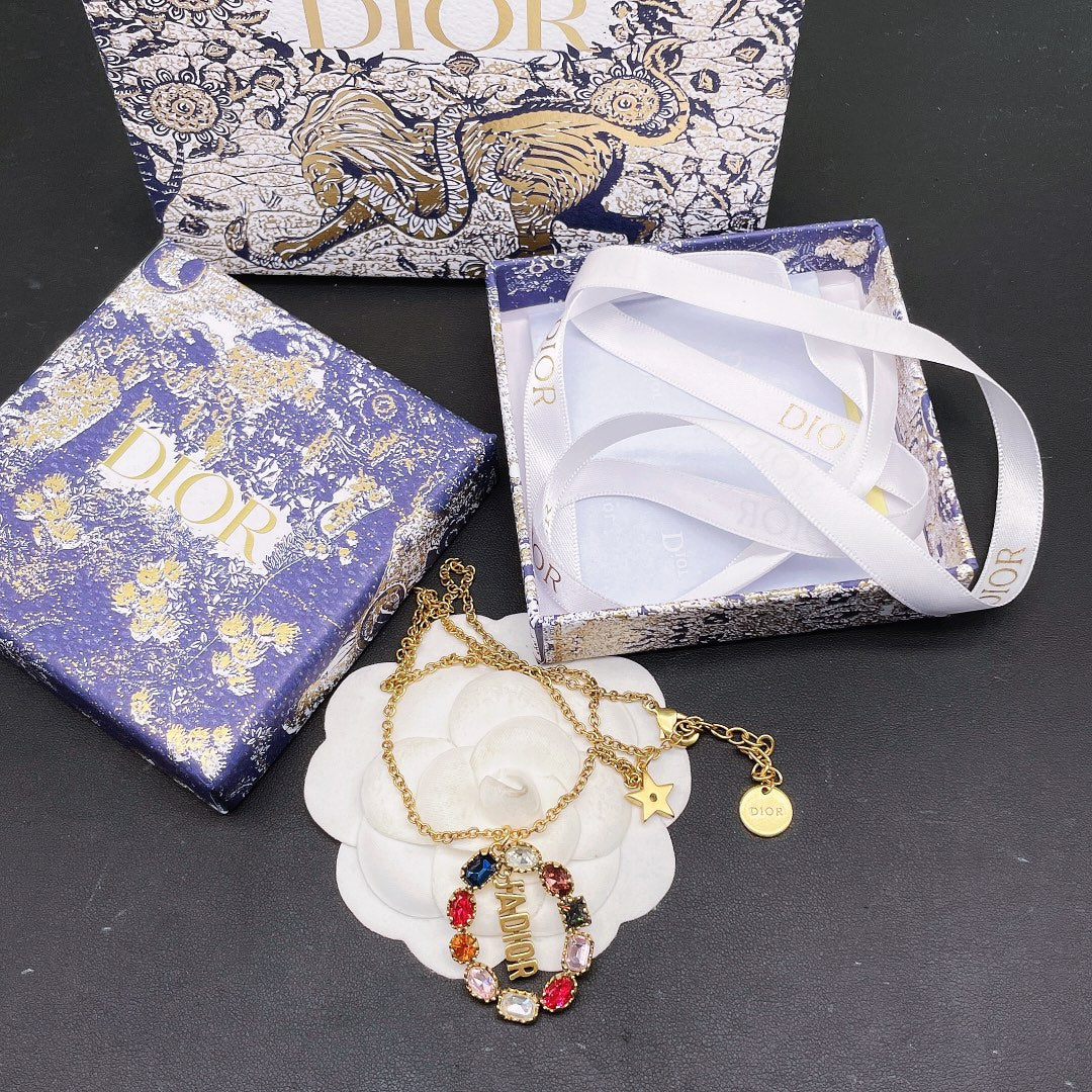 1YD52XDE Stylish Necklaces