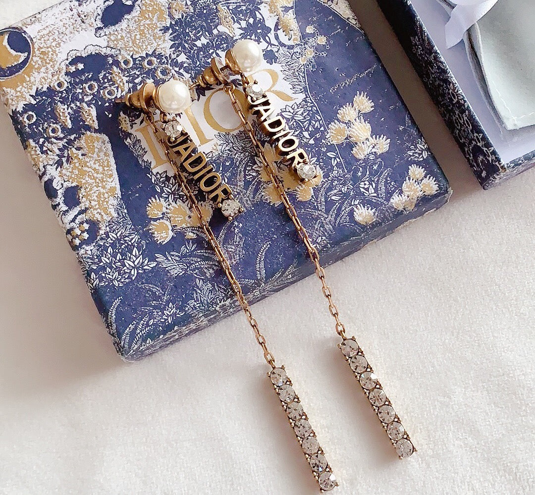 1YD317EDE Stylish Earrings