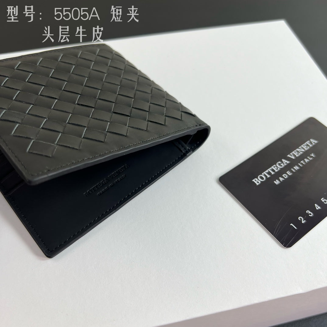 1XA82BDE Stylish leather wallet