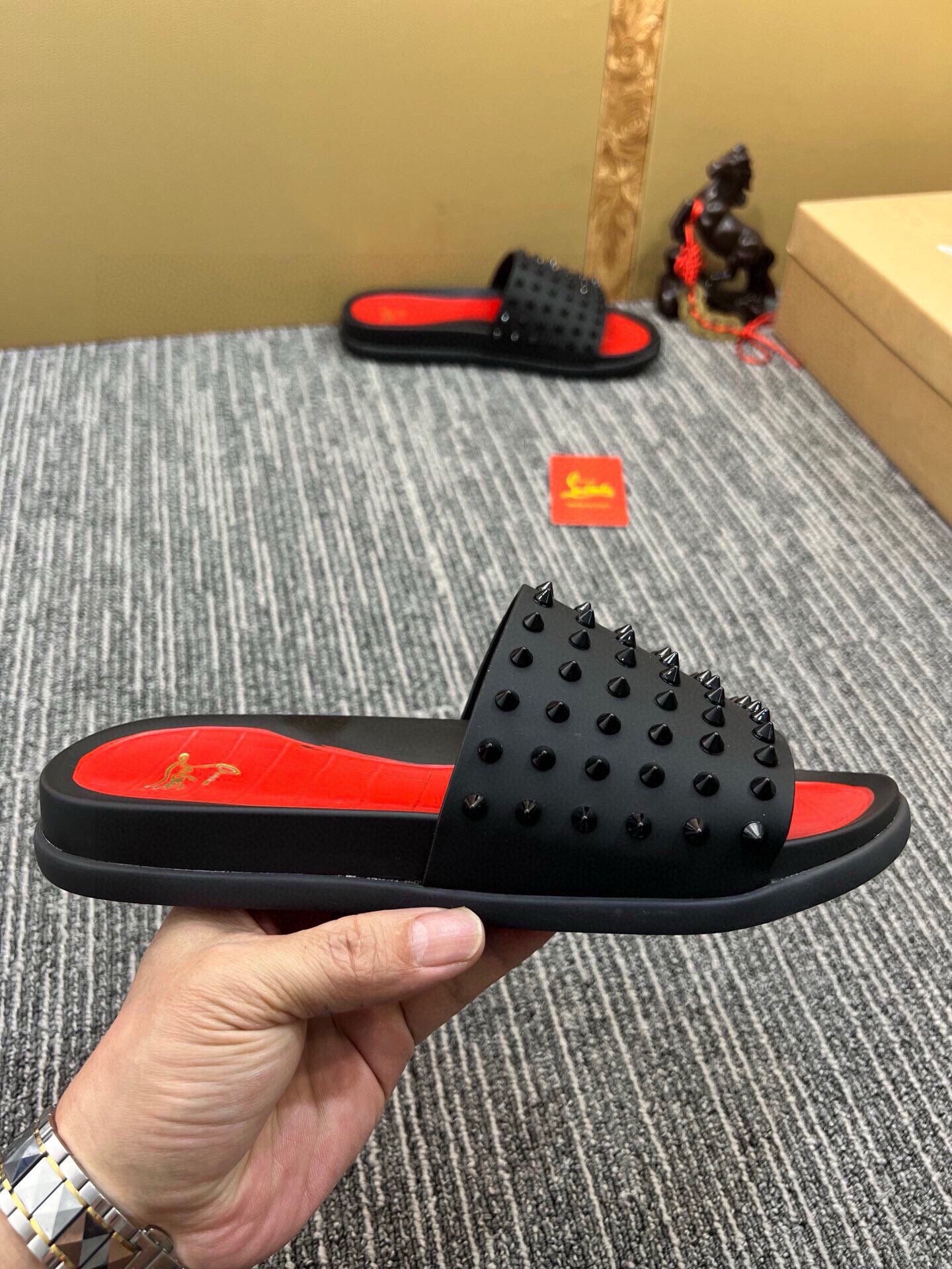 54A127ZDE Stylish slippers