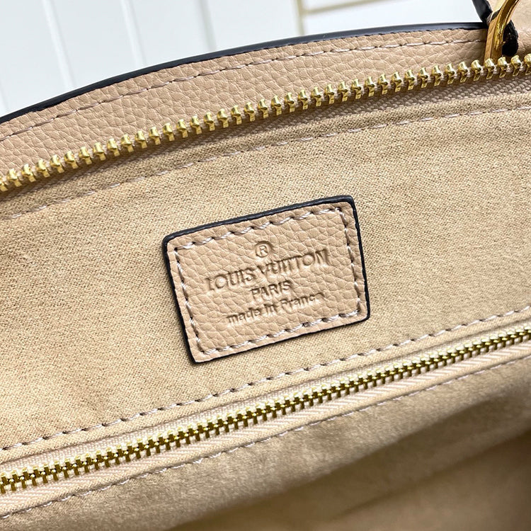 1E059BDE Stylish leather bag 
