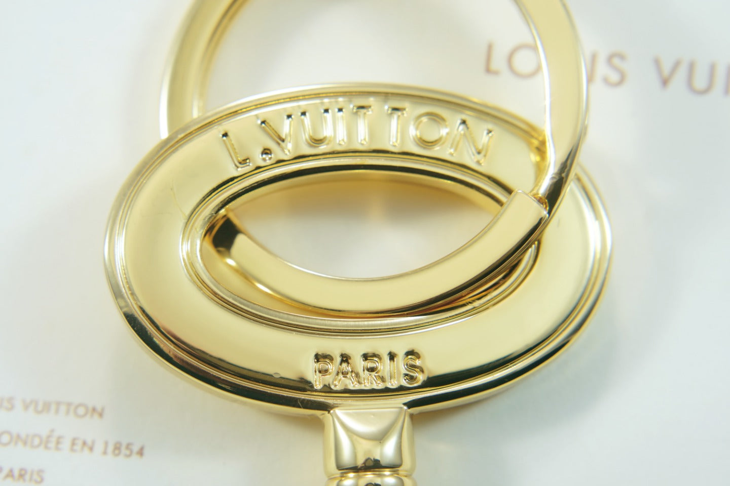 3RE20ADE Stylish key closure