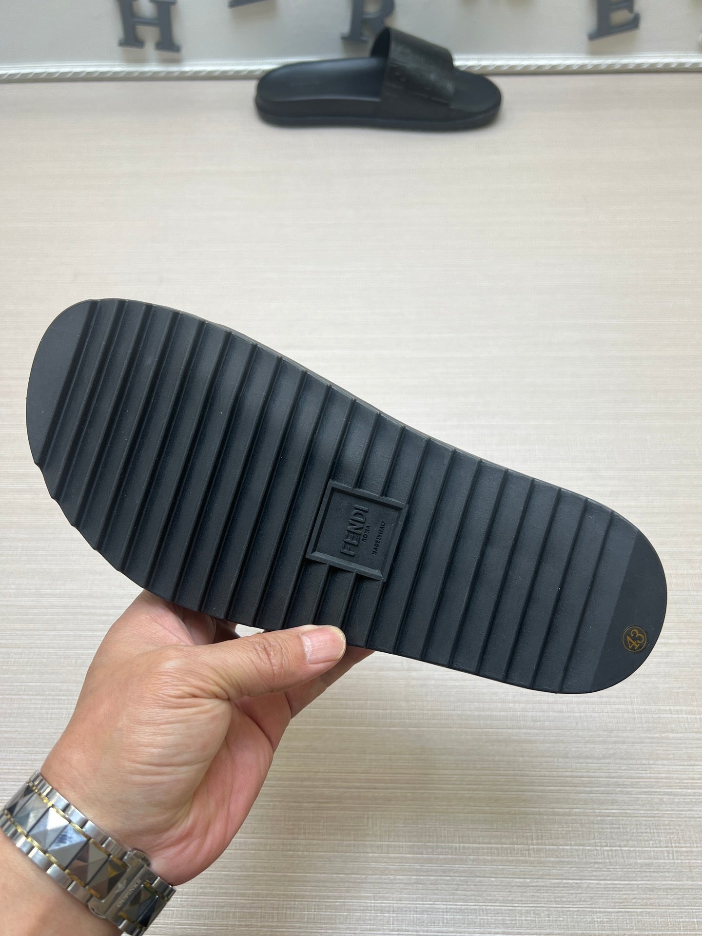 54F121ZDE Stylish slippers