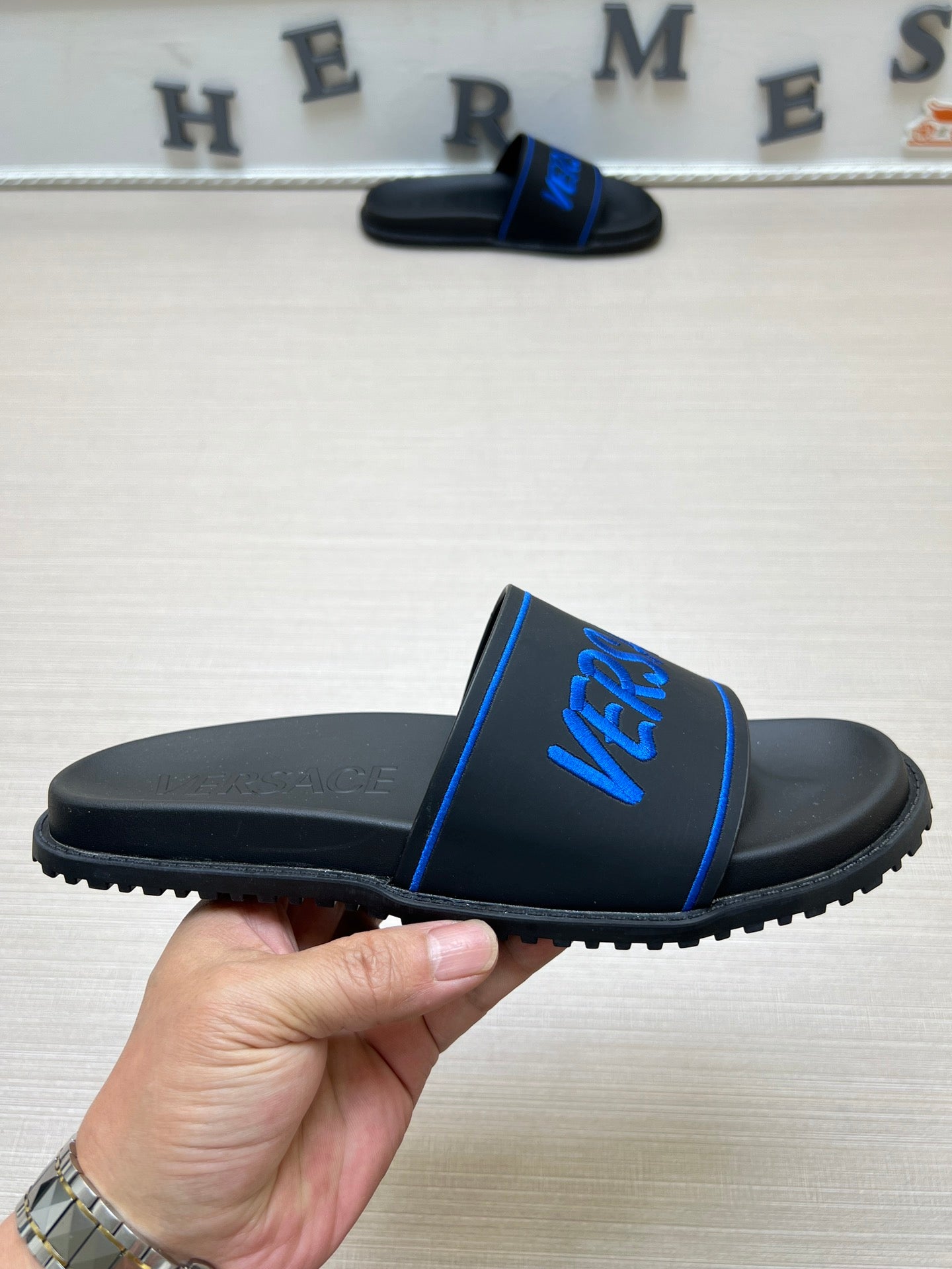 54V54ZDE Stylish slippers