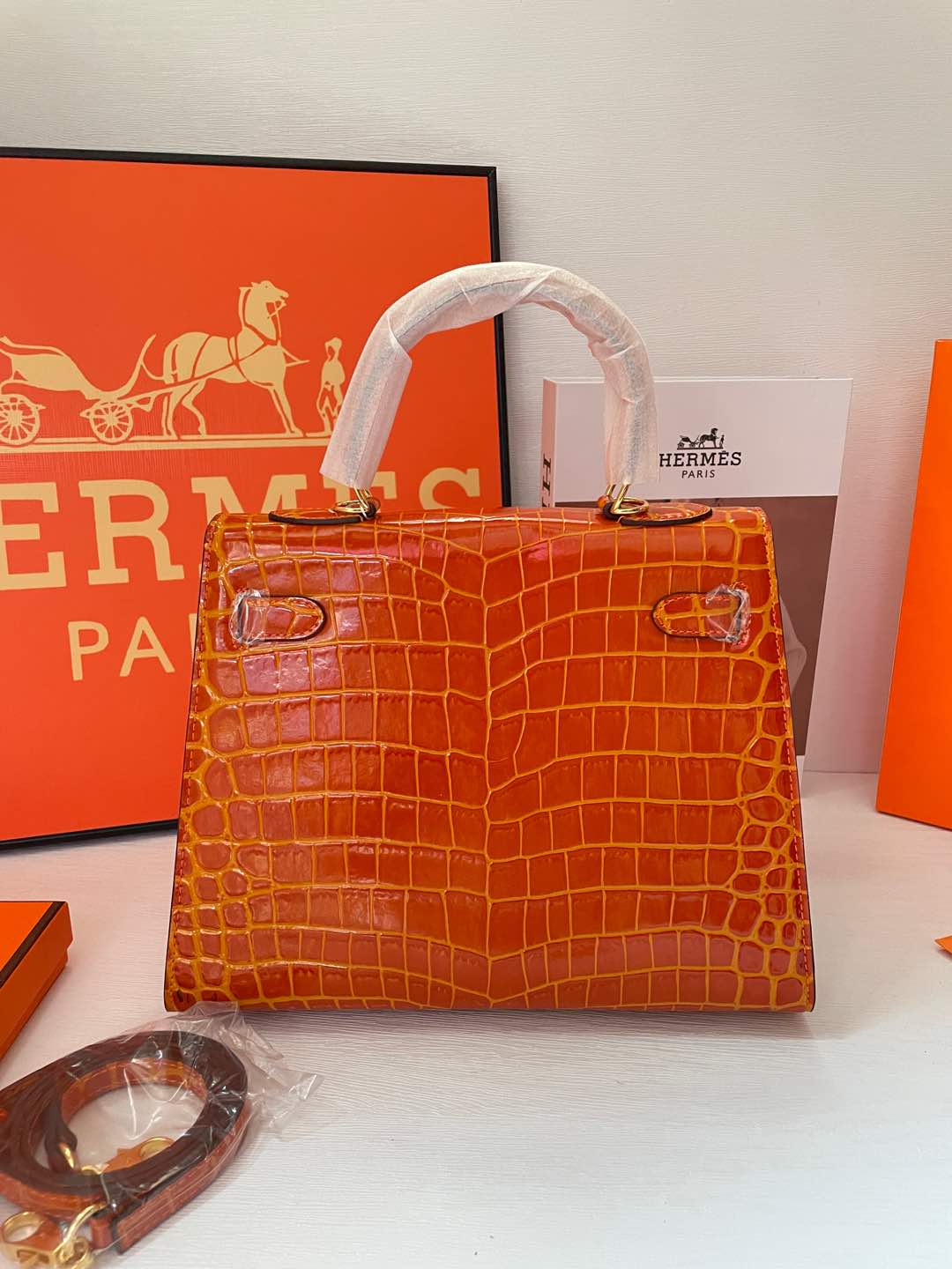 2WH28BDE Stylish leather bag