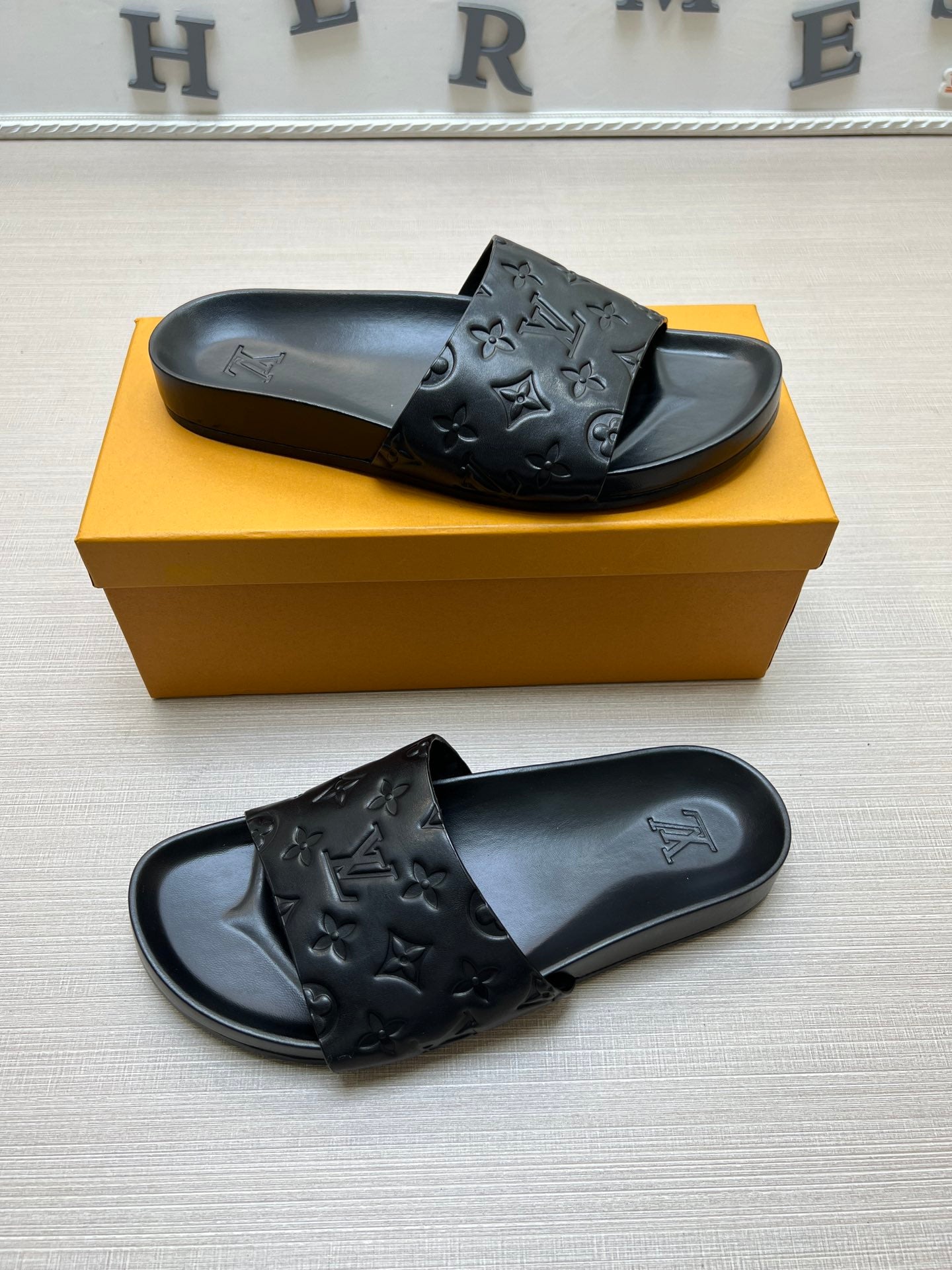 54E84ZDE Stylish slippers