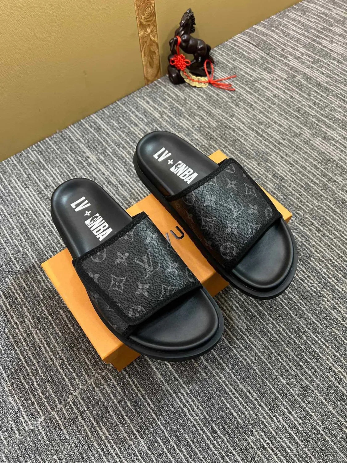 5YE47ZDE Stylish Slippers