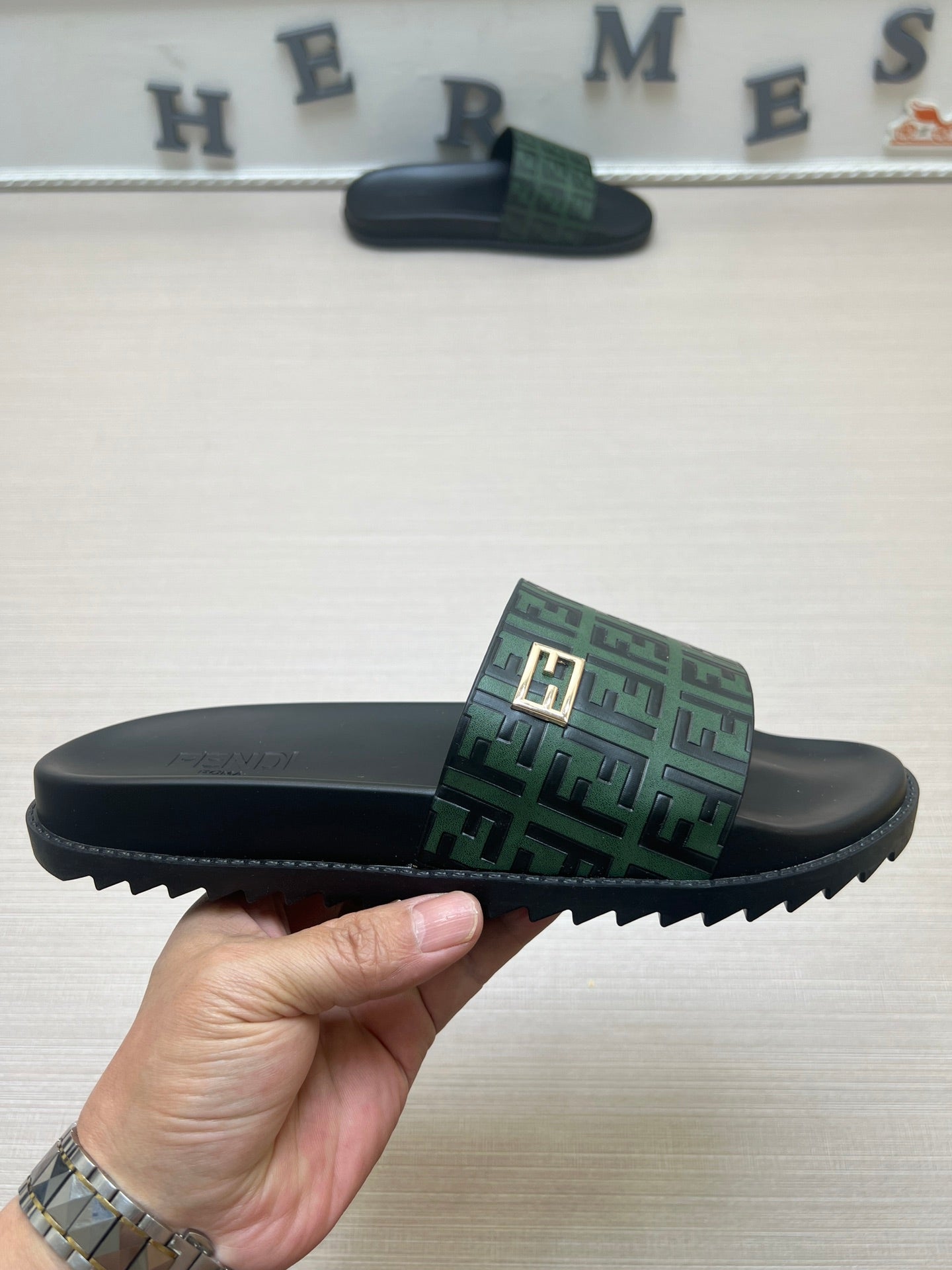 54F121ZDE Stylish slippers