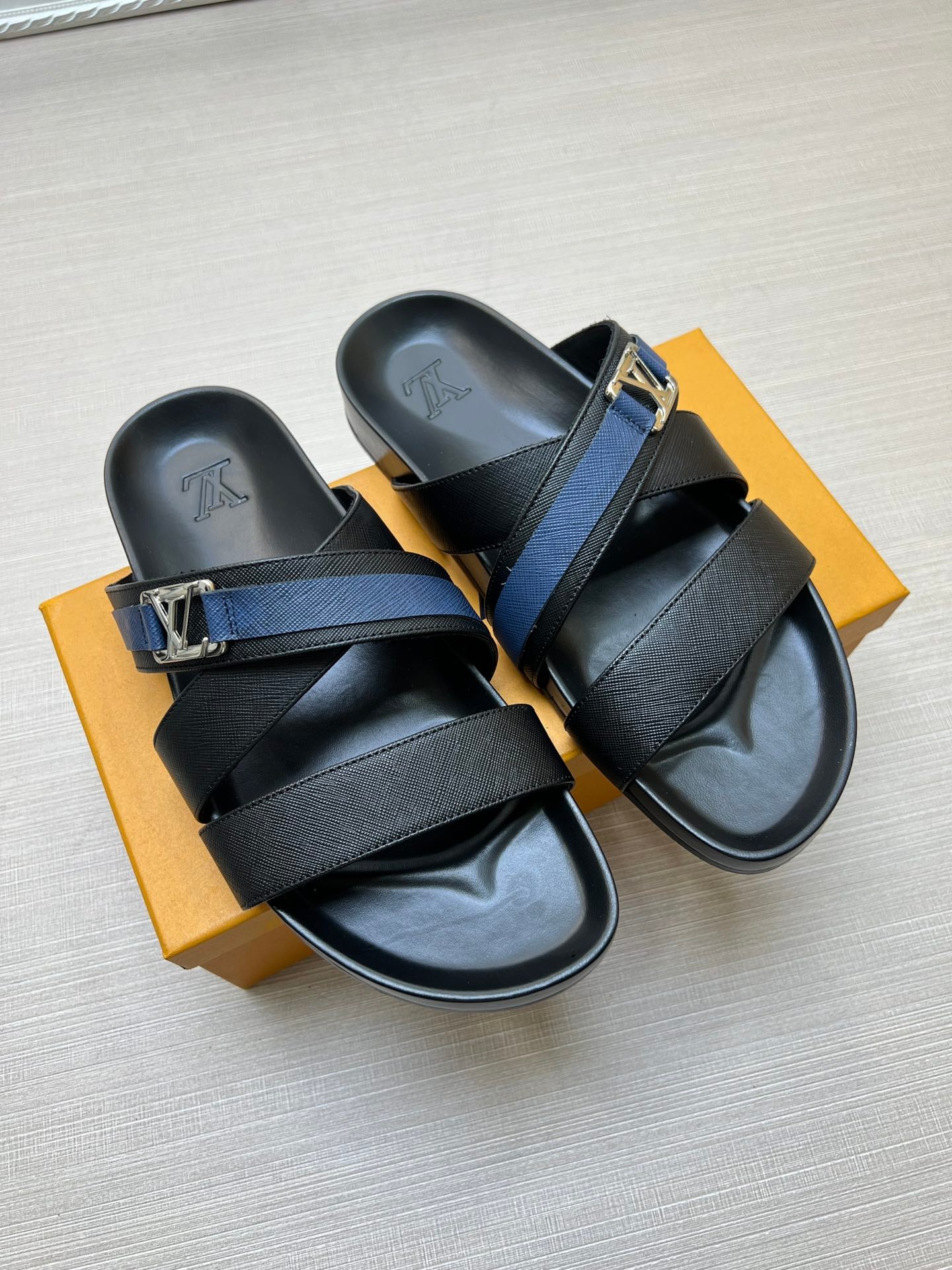 54E88ZDE Stylish slippers