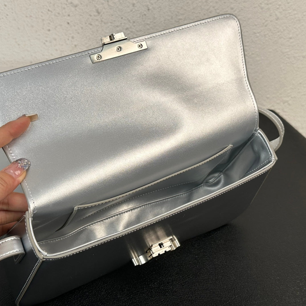 1XE271BDE Stylish leather bag 