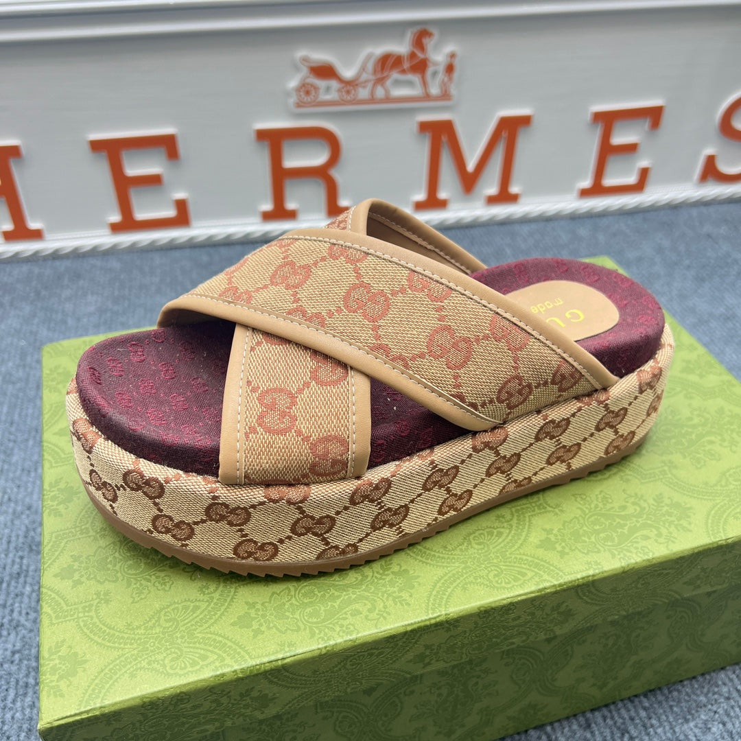 5YB69ZDE Stylish Slippers