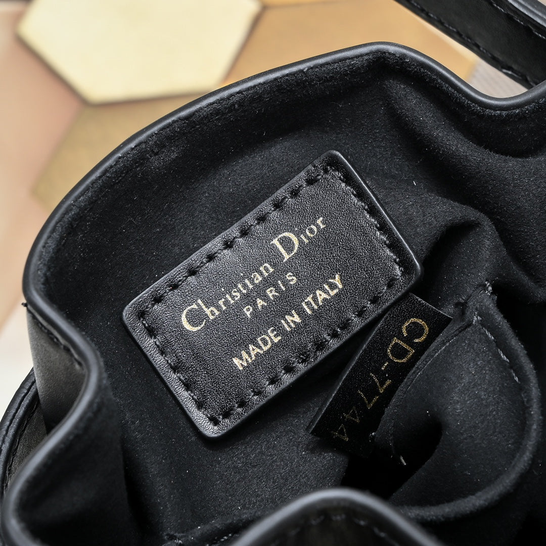 2XD370BDE Stylish leather bag 